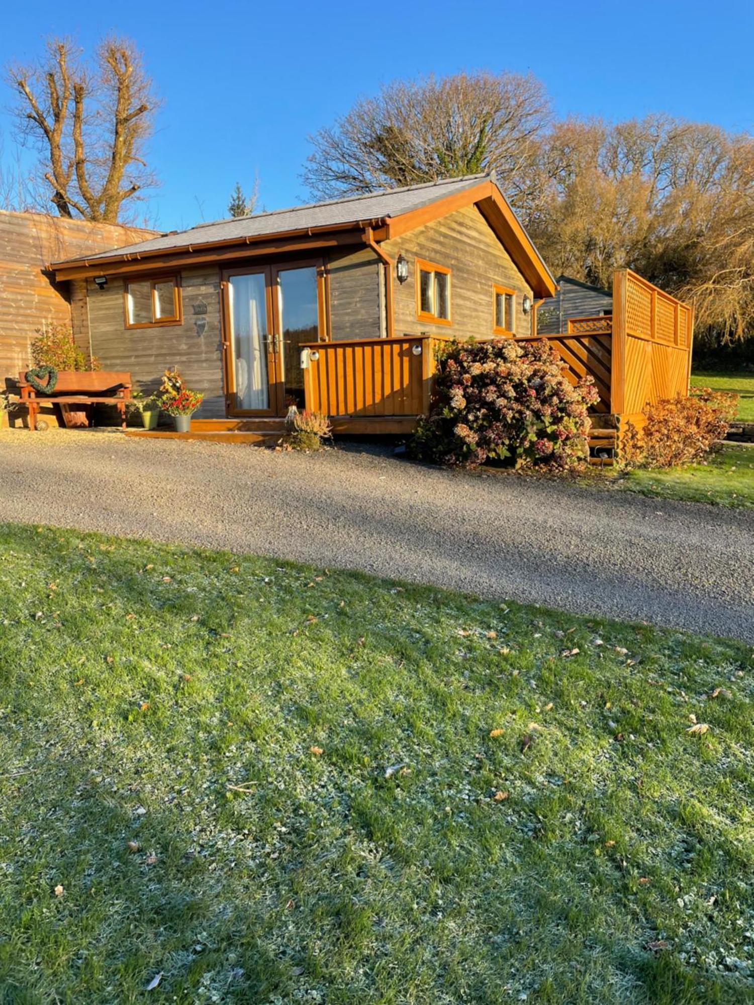 Swansea Log Cabin Pontardawe Exterior foto