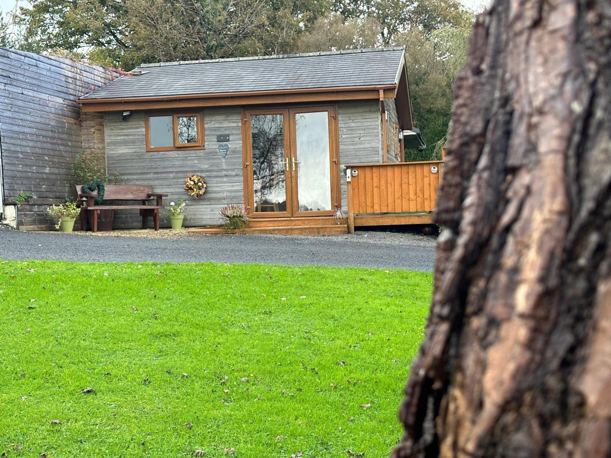 Swansea Log Cabin Pontardawe Exterior foto